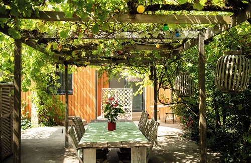 Le Gue-d'Allere House | Authentic caravan, swimming pool and garden, between La Rochelle and the Marais Poitevin
