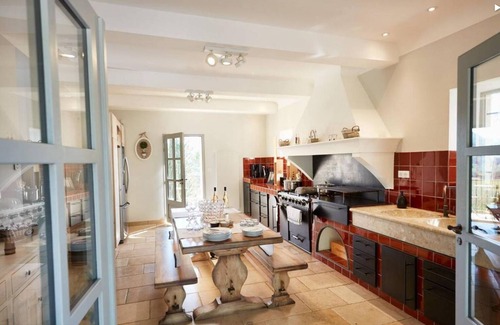 Carces Villa | Authentique Bastide Provençale au Cœur des Vignes D'un Domaine