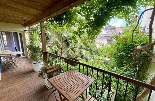 Rouvenac House | Autour d'une Toile
