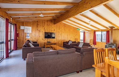 National Park Village House | AUTSA Lodge – National Park Holiday Home