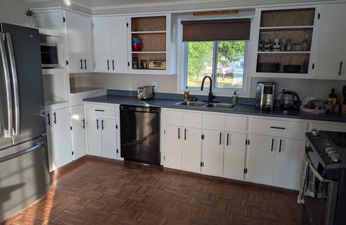 Sainte-Anne-de-Kent House | Autumn Beachfront Getaway - Coastal Calm & Comfort