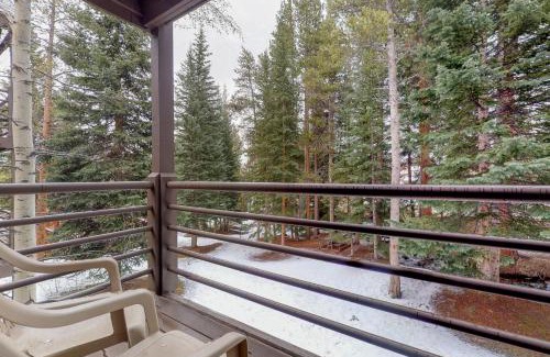 Four O'Clock Apartment | Autumn Foliage 209