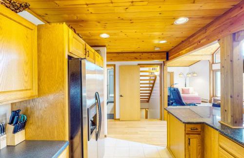 Hinsdale House | Autumn Hill Lakehouse