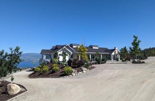 Central Okanagan Bed & Breakfast | Autumn Lane B&B, Farmhouse Elegance & Stunning Lakeviews