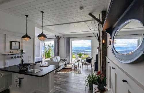 Central Okanagan Bed & Breakfast | Autumn Lane B&B, Farmhouse Elegance & Stunning Lakeviews
