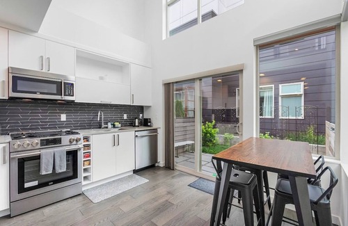 North Beacon Hill House | Autumn Leaves in Jefferson Park