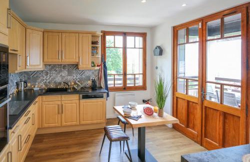 Veyrier-du-Lac Ski Chalet | Aux Grillons - Surplombez les eaux cristallines - LLA Selections by Location Lac Annecy