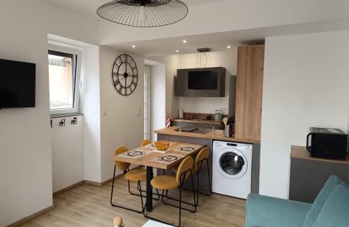 Le Mayet-de-Montagne Apartment | aux nids douillets mayetois "les tourtereaux"