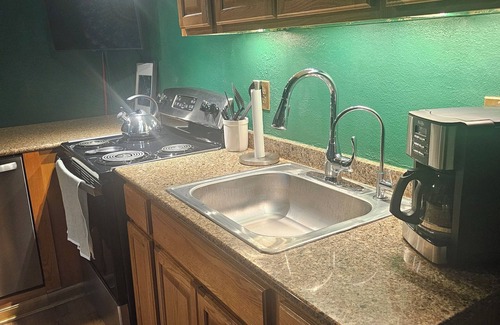 Reading Apartment | Available Now! NEW 1-bedroom apt Reading, 3 dispensaries and coffee!