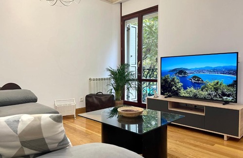 San Sebastian Centro Apartment | Avenida 12 apartment