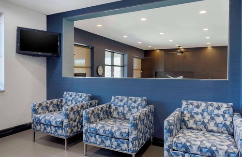 Queens Hotel | Avion Inn Near LGA Airport, an Ascend Collection Hotel