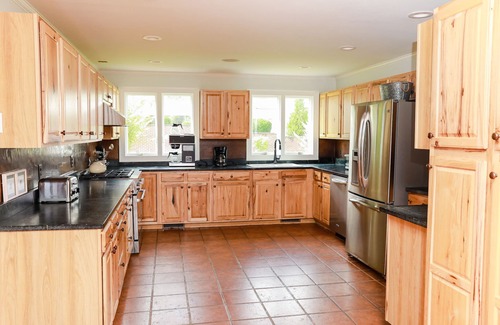 Schuyler House | Avon Hill: Private Pool + Mountain views + Rockfish River Fun!