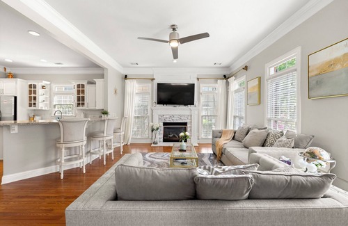 Decatur House | Avondale Estates Retreat Sleep 10 - Spacious 4-bedroom house near Decatur