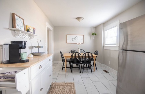 Forest Park Apartment | Avondale Haven: Near it All– WiFi, King Bed & Pets