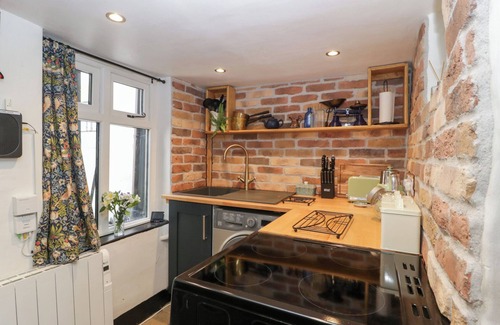 Tewkesbury Cottage | AVONMEDE, pet friendly, character holiday cottage in Tewkesbury