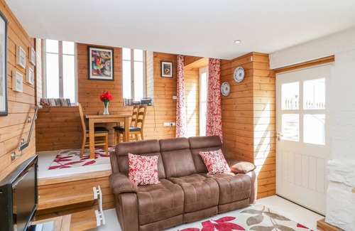Pill Cottage | AVONSIDE COTTAGE, pet friendly, with a garden in Pill, Somerset