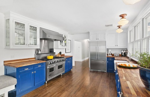 The Heights House | Away From it All! Bright, generous and well located 5-bedroom/3.5 Heights house
