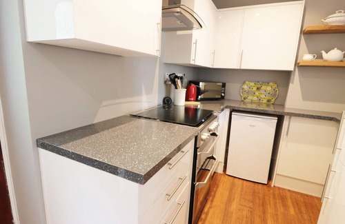 Dalmally Cottage | AWE VIEW RAILWAY COTTAGE, pet friendly, with open fire in Lochawe