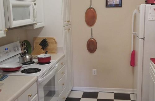 Clemmons Condo | Awesome ! 2 Bedroom , 2 Bath, With A Swimming Pool!