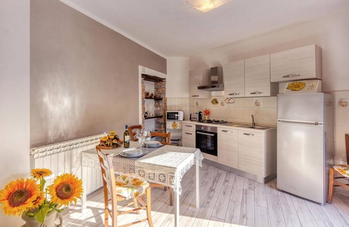 Gioviano Apartment | Awesome apartment in Gioviano -LU-