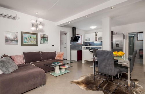 Cesarica Apartment | Awesome apartment in Cesarica with WiFi