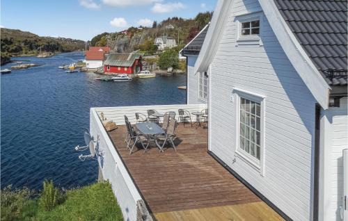 Sund Apartment | Awesome Apartment In Steinsland