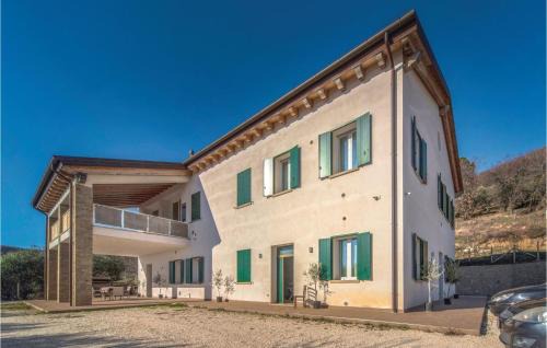 Cinto Euganeo Apartment | Awesome Apartment In Valnogaredo Pd