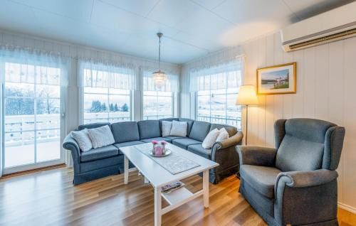 Gulen Municipality House | Awesome Home In Ånneland With Wifi