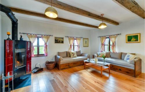 Breznicki Hum House | Awesome Home In Breznicki Hum