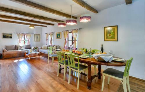 Breznicki Hum House | Awesome Home In Breznicki Hum
