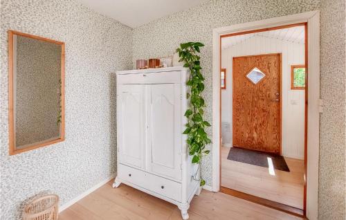 Harlosa House | Awesome Home In Harlösa With Lake View