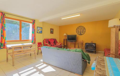 Hucqueliers House | Awesome Home In Hucqueliers With Wifi