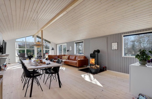 Bratten Strand House | Awesome home in Jerup with kitchen