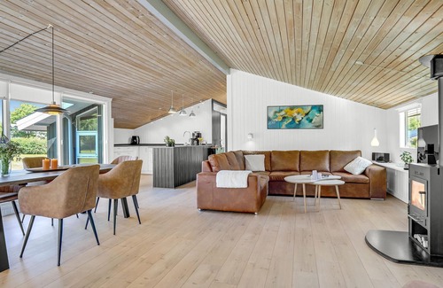 Bratten Strand House | Awesome home in Jerup with WiFi