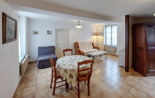 Montliard House | Awesome Home In Montliard With Wifi