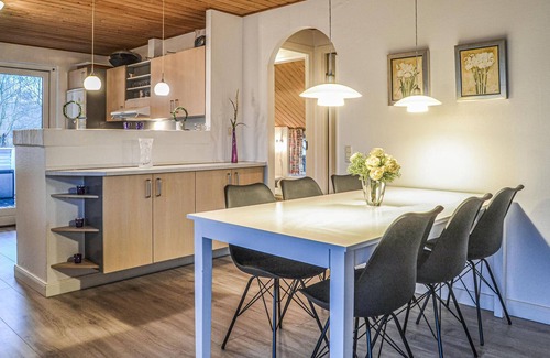 Jegum House | Awesome home in Oksbøl with kitchen