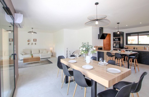 Puy-Saint-Martin House | Awesome home in Puy St Martin