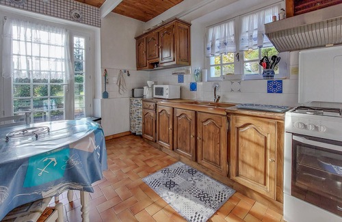 Saint-Tugdual House | Awesome home in Saint-Tugdual with WiFi