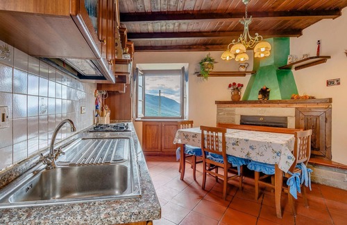 Casone Carpinelli House | Awesome home in Frazione Antognano