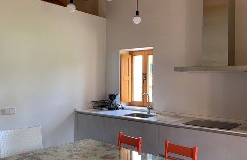 Distrito Rural Este House | Awesome house with a improved water Mill and a large lawn.