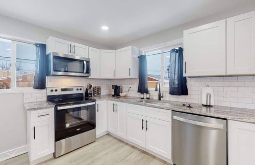 Twin Lakes House | Awesome Two King Bed Upper Unit in Denver/Red Rocks