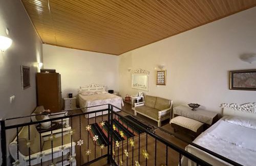 Ayvalik City Center House | Ayvalıgın tarihi rum evi 2 katlı (YENİLENDİK)