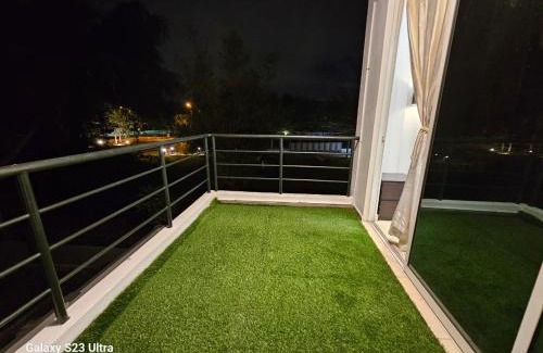 Jenjarom House | Azalea Homestay with Private Pool