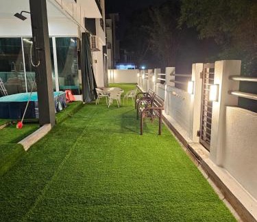 Jenjarom House | Azalea Homestay with Private Pool