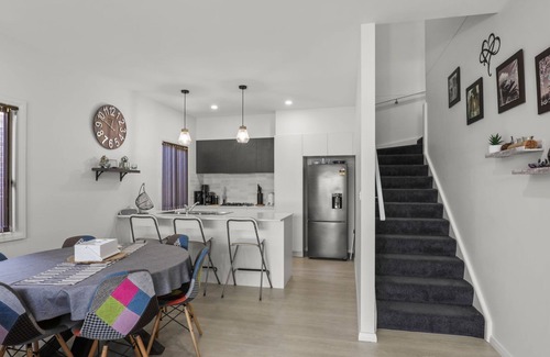 Speers Point House | Azure Escape- Walking distance to water & pet friendly!