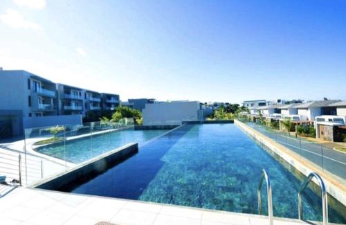 Roches Noires Apartment | Azuri Apartment with Beach, Pools, Gym, Golf, Shops, Restaurants, Spa, Boat activities, Tennis &Paddle court, kids corner