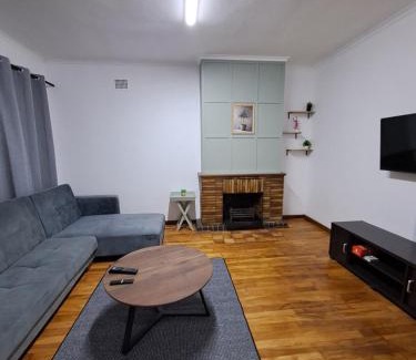 Lansdowne House | Azzure Apartments 6 sleeper Crawford
