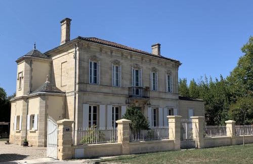 Ambares-et-Lagrave Villa | Bâtisse en pierre XVII siècle 115 M² avec terrasse