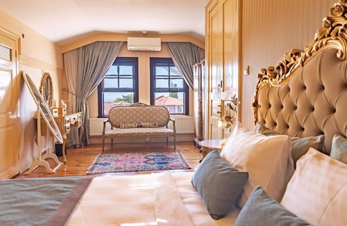 Adalar Hotel | Büyükada Anastasia Meziki History Mansion