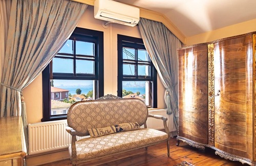 Adalar Hotel | Büyükada Anastasia Meziki History Mansion